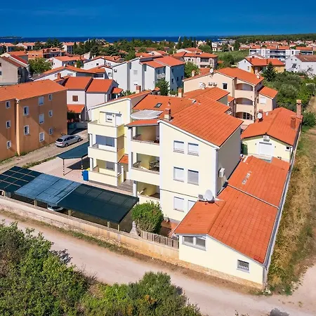 Dino Apartment Fažana